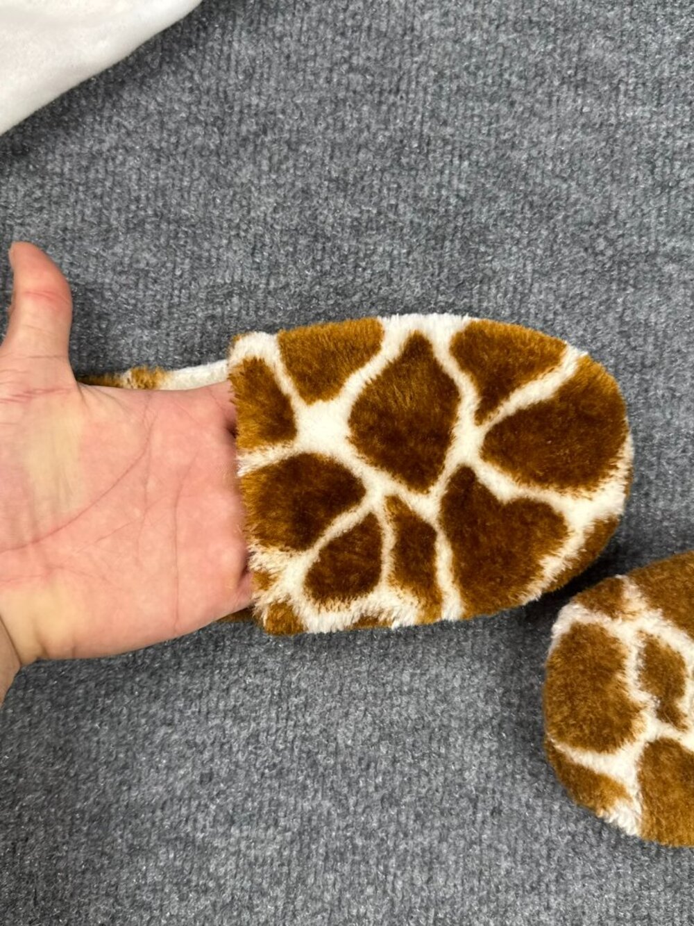 Cute Giraffe Animal Plush Hood Hat Scarf Mittens Combo Costume One Size - Picture 7 of 8